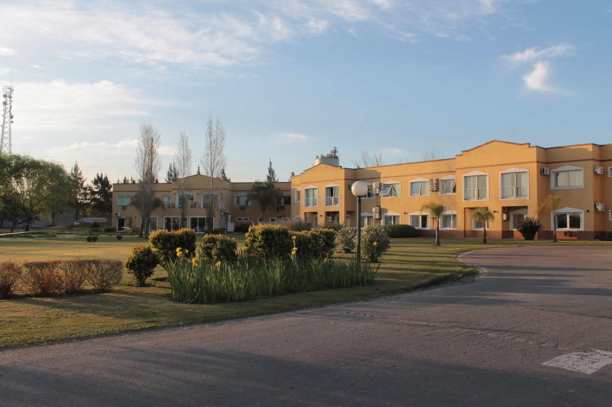 Wyndham Garden Campana Hotel Exterior foto